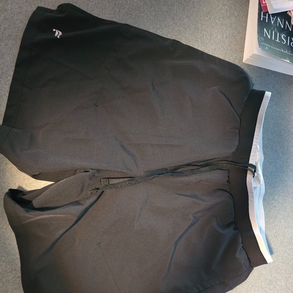 Fabletics mens sized medium shorts